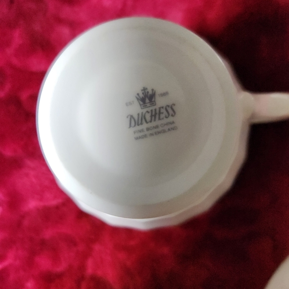 DUCHESS Fine Bone China Tea Cup and Saucer Vintage No Blemishes Made in England - Picture 5 of 10